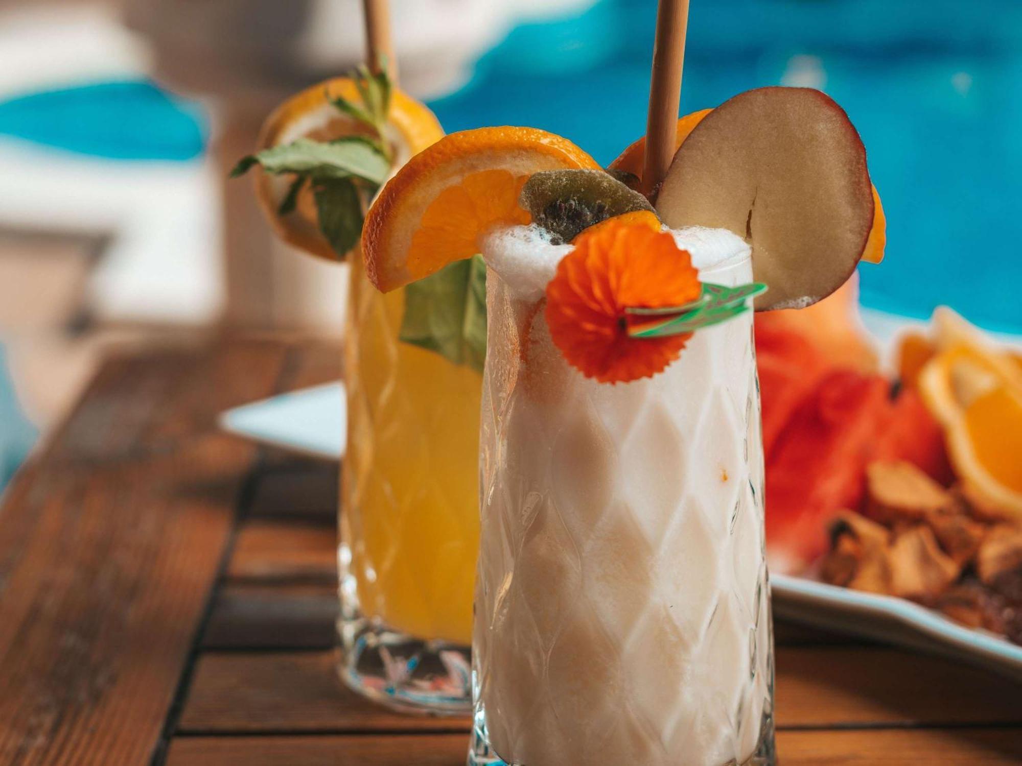 Moevenpick Hotel & Apartments Ghala Muscat Luaran gambar A coconut margarita