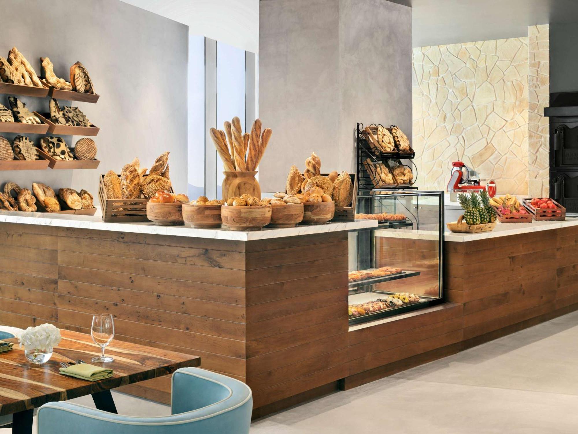 Moevenpick Hotel & Apartments Ghala Muscat Luaran gambar Bakery at the hotel