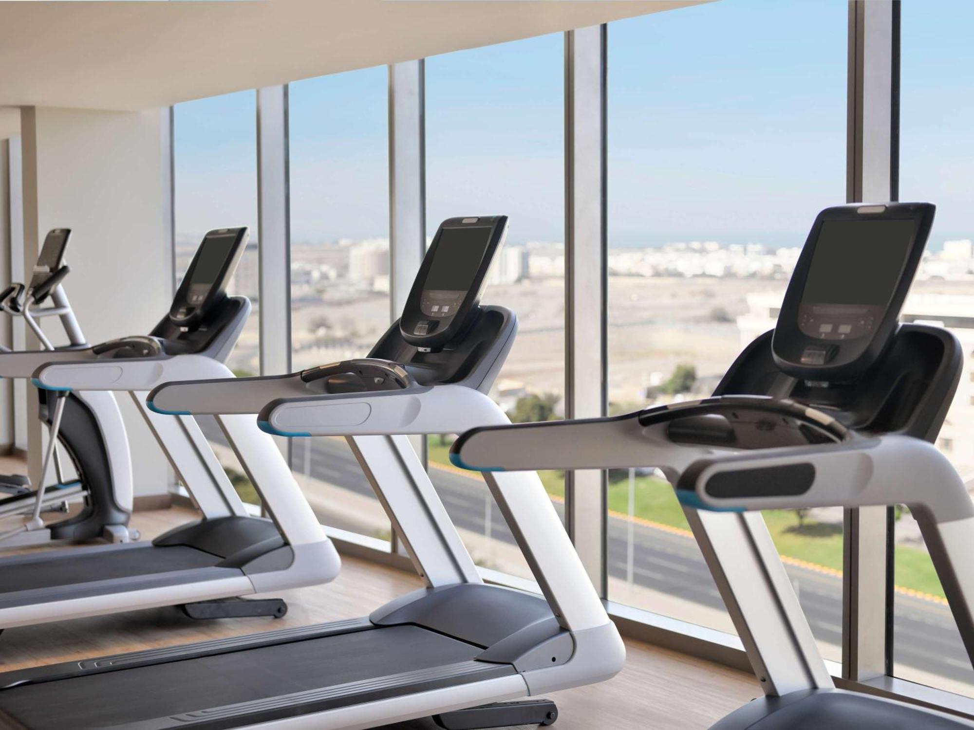 Moevenpick Hotel & Apartments Ghala Muscat Luaran gambar The gym at the hotel