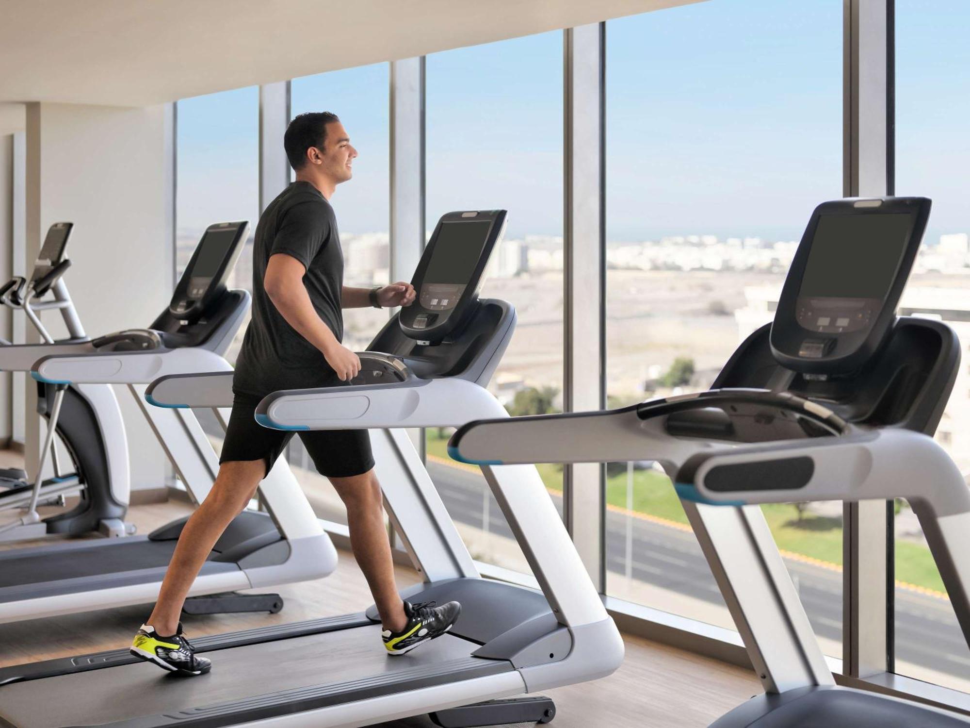 Moevenpick Hotel & Apartments Ghala Muscat Luaran gambar A treadmill