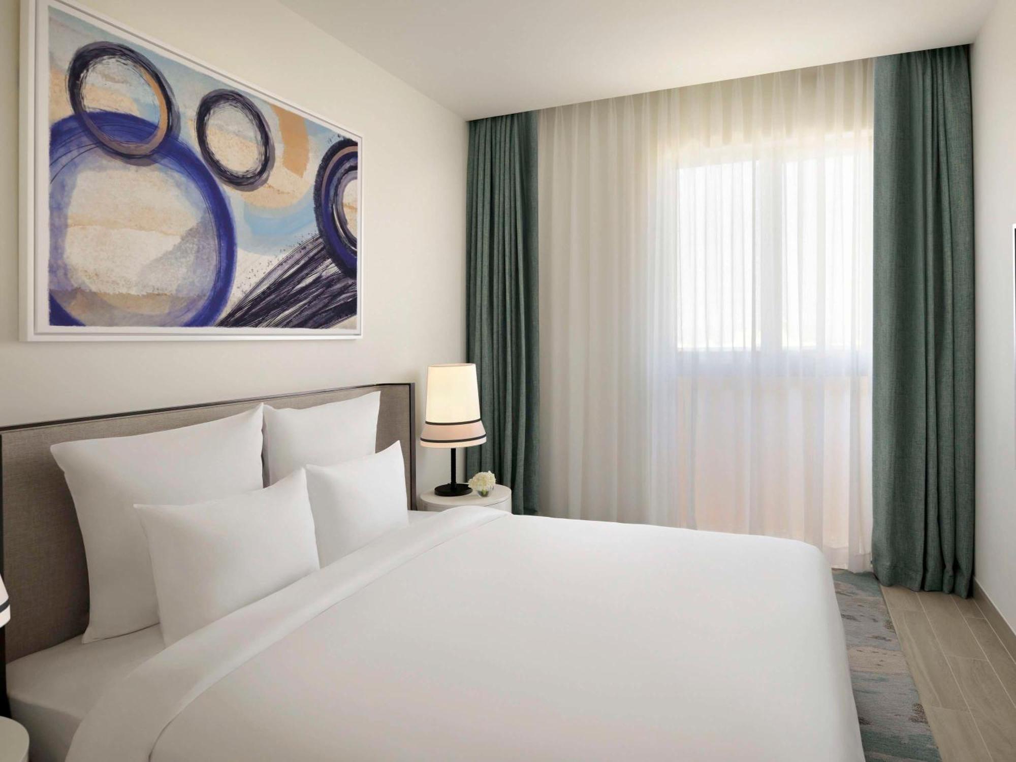 Moevenpick Hotel & Apartments Ghala Muscat Luaran gambar A bedroom at the hotel