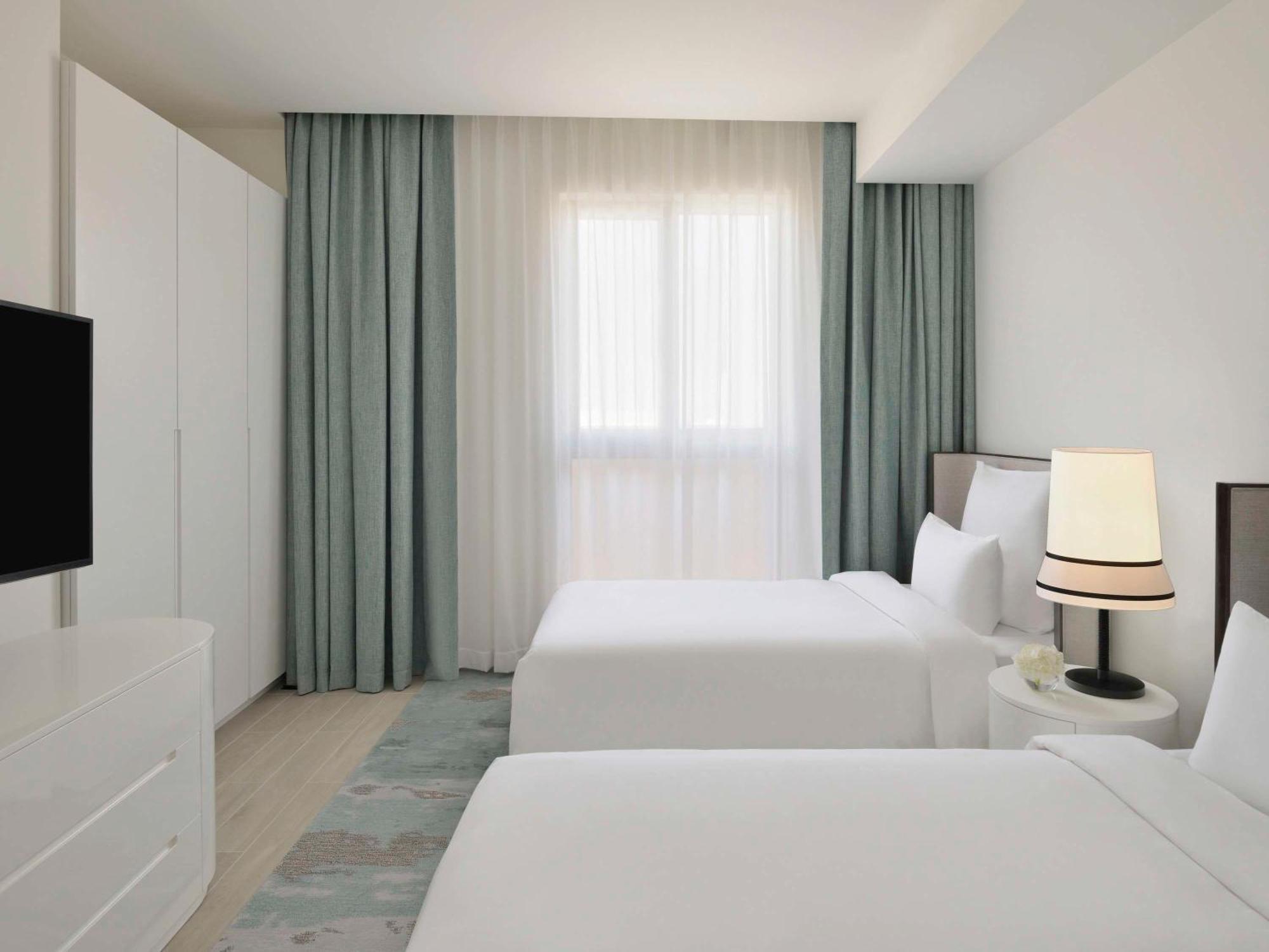 Moevenpick Hotel & Apartments Ghala Muscat Luaran gambar A typical bedroom at the hotel