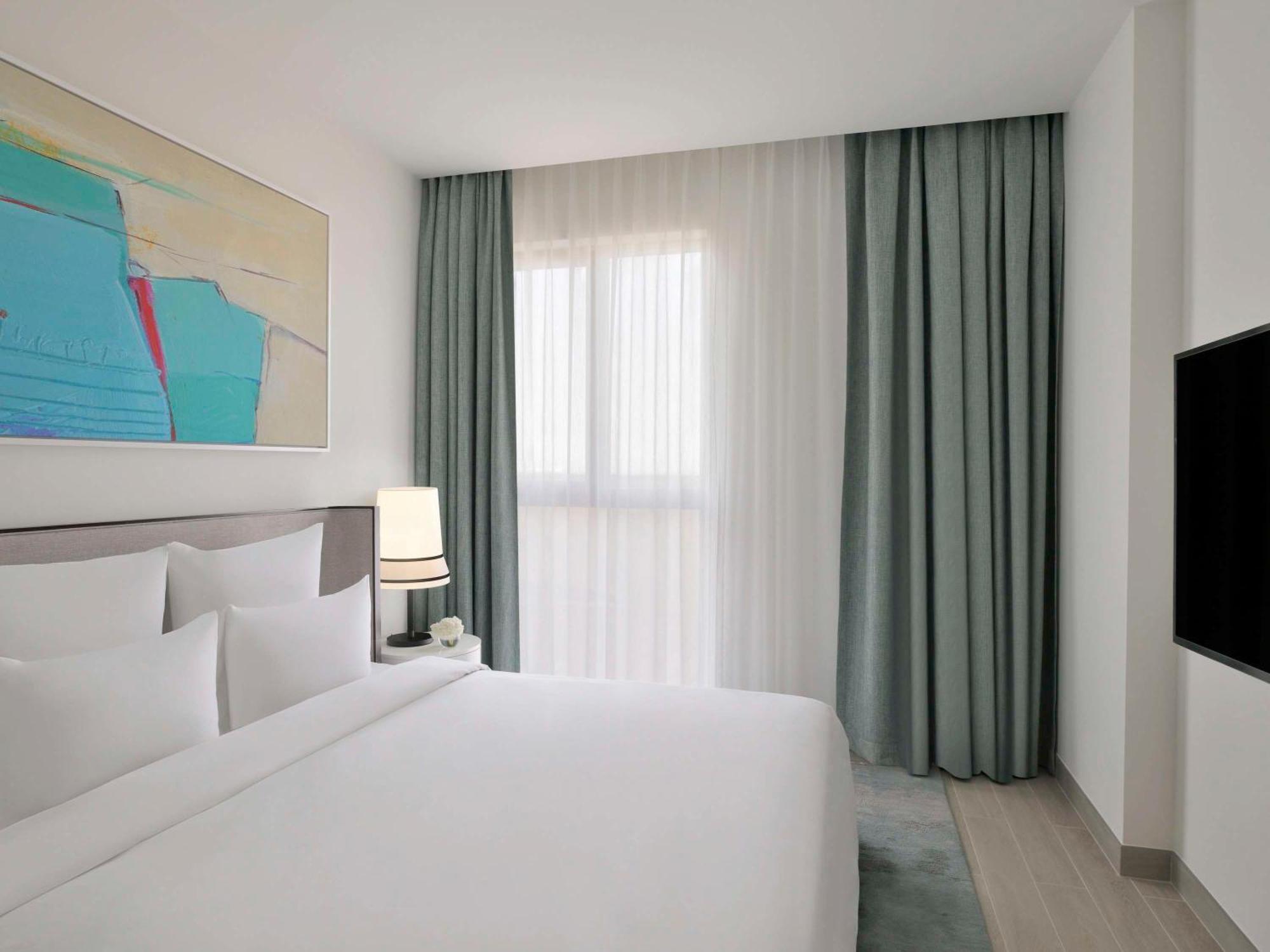 Moevenpick Hotel & Apartments Ghala Muscat Luaran gambar A bedroom at the hotel